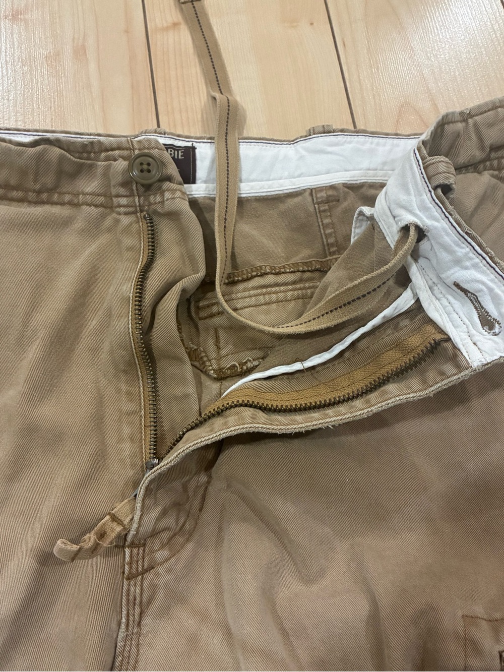 Vintage Abercrombie & Fitch Khaki Cargo Shorts - Picture 4 of 7